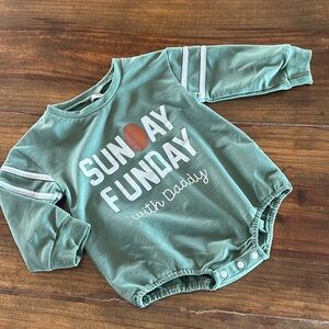 Sunday Funday with Daddy football onsie size 90, 12 months